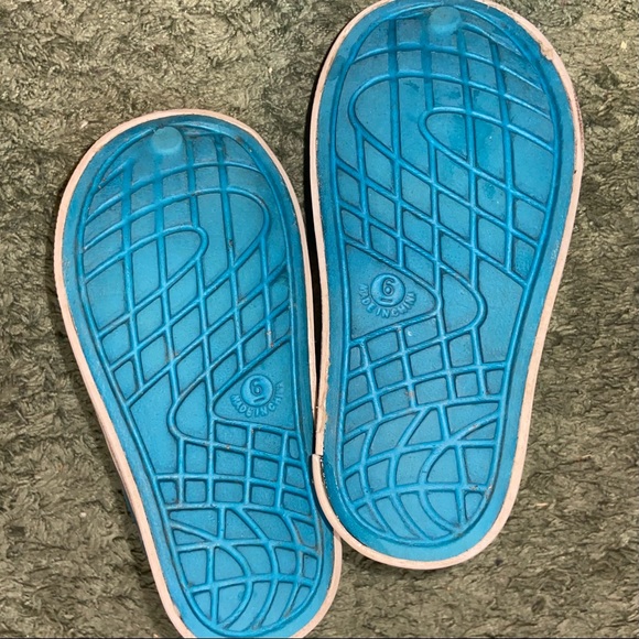 ❣️Toddler size 6 shoes - Picture 3 of 4